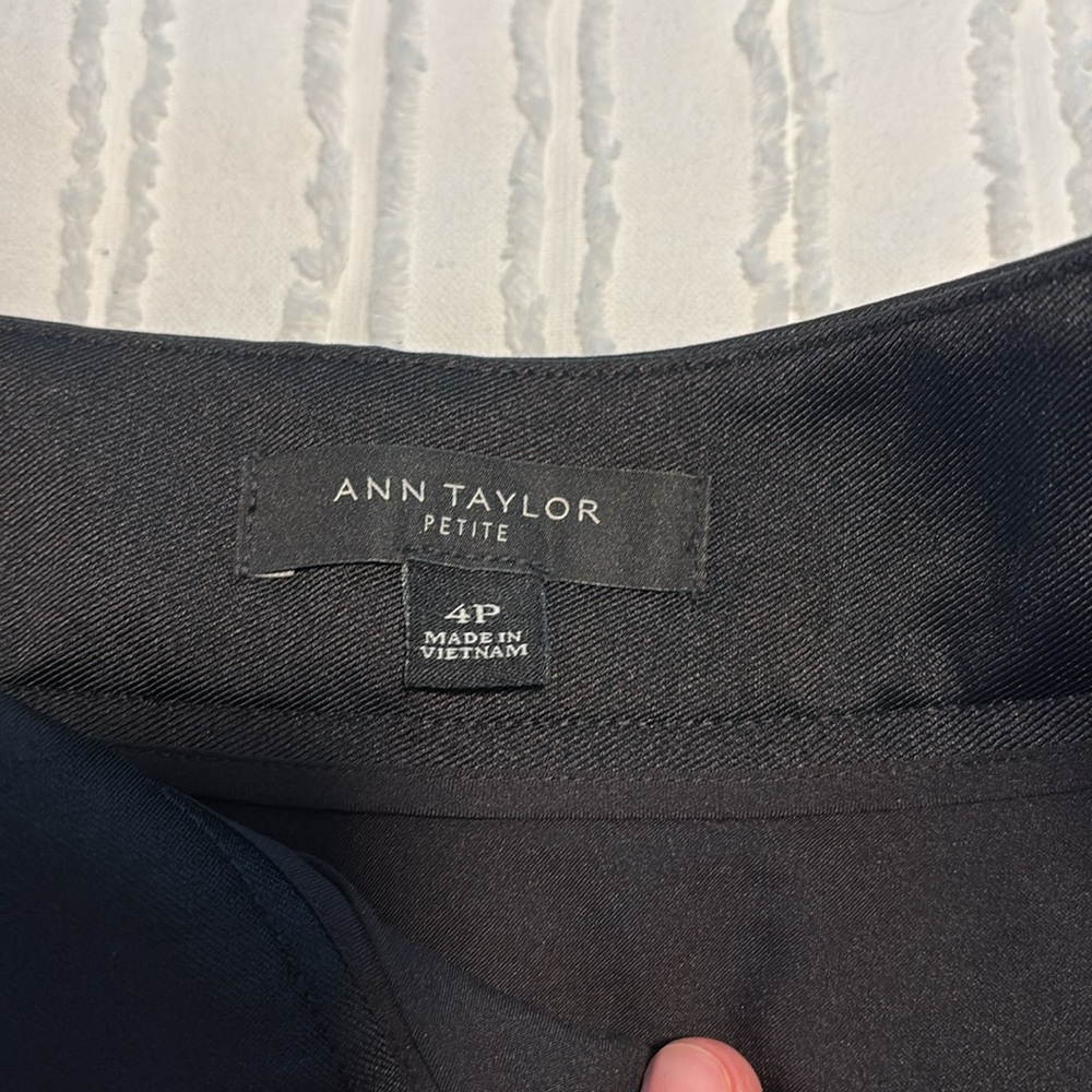 EUC Ann Taylor Skirt - 4P - Picture 8 of 13
